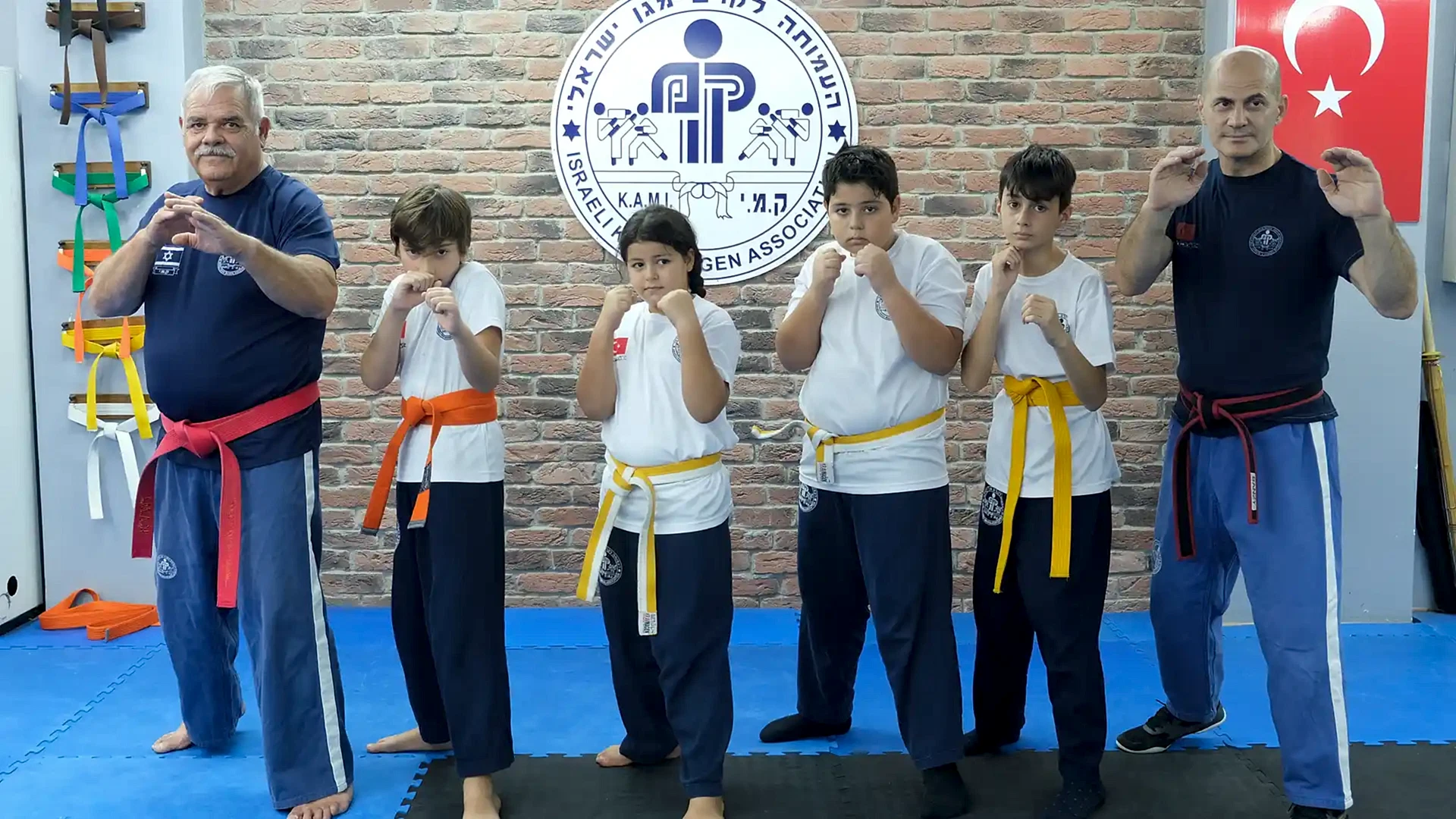 <strong>Çocuklar İçin (5-12 Yaş)</strong> Öz Savunma Altyapısı (Cumartesi-Pazar 15:30)<br><span class=