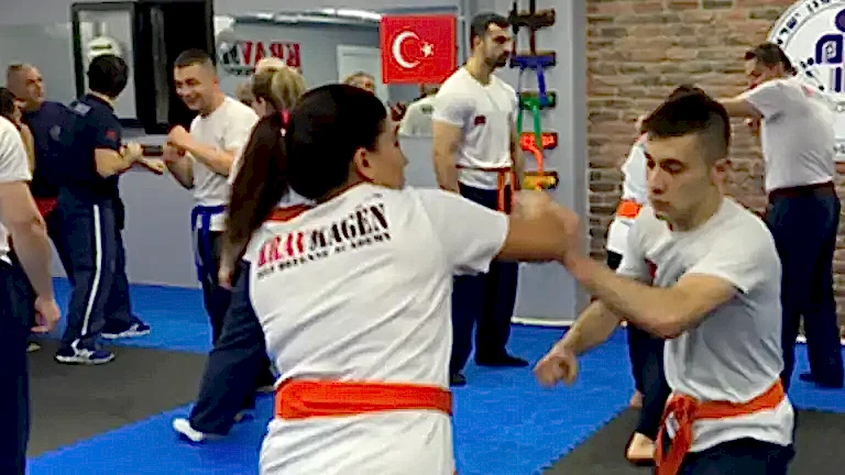 KRAV MAGEN: <strong>Grup Dersleri</strong>