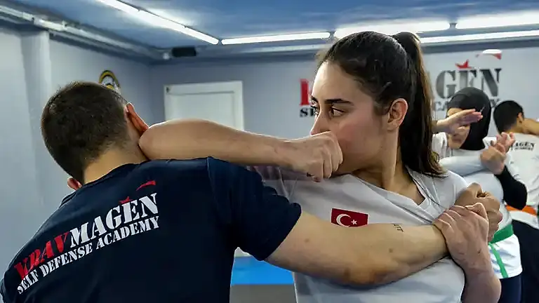 KRAV MAGEN: <strong>Kadın</strong>